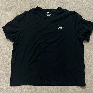Black Nike short sleeve tee, men’s 4XL.